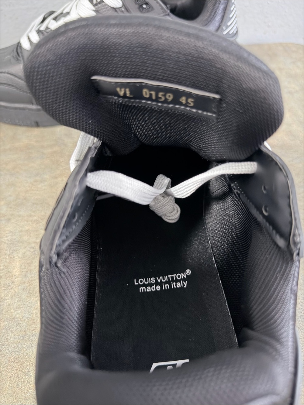 Louis Vuitton Black Men’s Low-Top Sneakers with White Laces - Picture 7 of 7